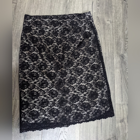 Banana Republic lace overlay skirt - Picture 6 of 6